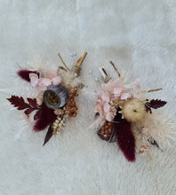 Load image into Gallery viewer, Everlasting buttonholes burgundy &amp; pink
