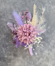 Load image into Gallery viewer, Groom &amp; groomsmen buttonholes purple &amp; lilac
