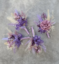 Load image into Gallery viewer, Groom &amp; groomsmen buttonholes purple &amp; lilac
