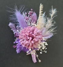 Load image into Gallery viewer, Groom &amp; groomsmen buttonholes purple &amp; lilac
