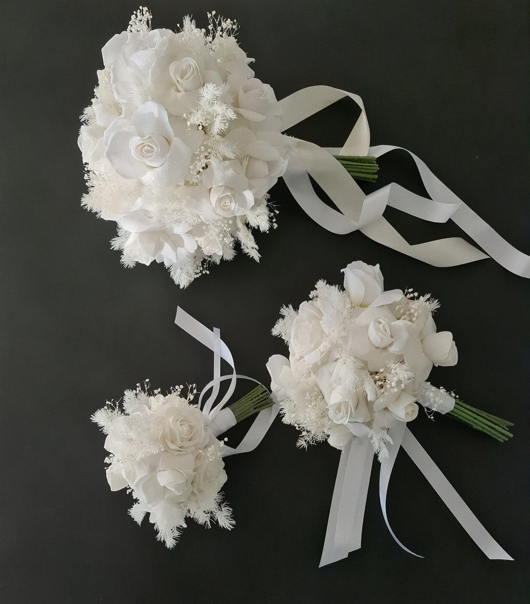 White bridal bouquet, bridesmaids & flower girl