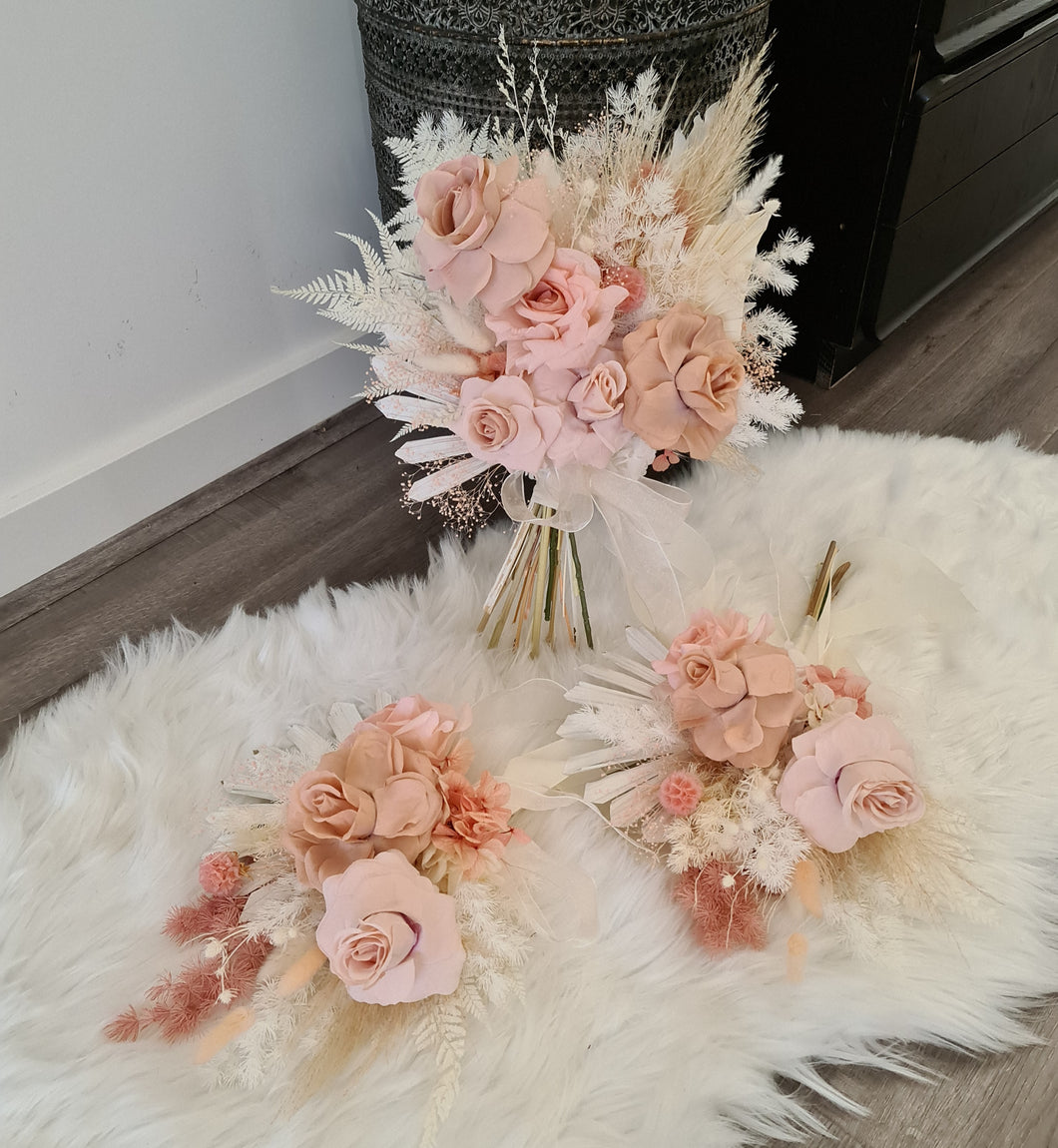 Bridal bouquet in blush and neutral