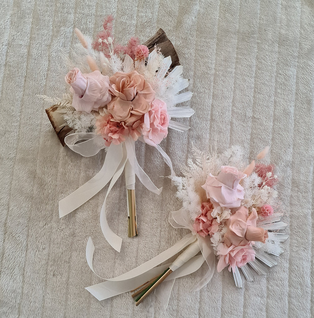 Bridesmaids bouquets in blush and neutral