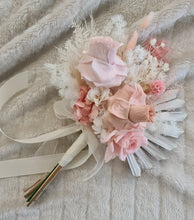 Load image into Gallery viewer, Bridesmaids bouquets in blush and neutral
