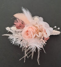 Load image into Gallery viewer, Wedding buttonholes in blush
