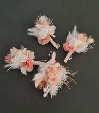 Load image into Gallery viewer, Wedding buttonholes in blush
