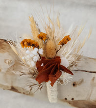 Load image into Gallery viewer, Everlasting flowers rustic buttonholes
