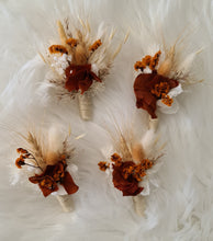 Load image into Gallery viewer, Everlasting flowers rustic buttonholes
