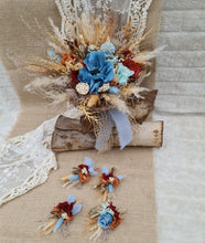 Load image into Gallery viewer, Smaller size preserved &amp; dry bridal bouquet
