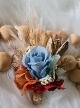 Load image into Gallery viewer, Smaller size preserved &amp; dry bridal bouquet
