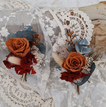 Load image into Gallery viewer, Preserved rustic buttonholes w mini preserved rose
