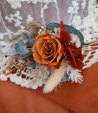 Load image into Gallery viewer, Preserved rustic buttonholes w mini preserved rose
