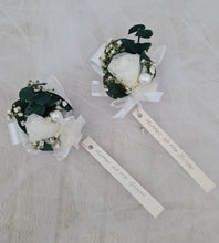 Load image into Gallery viewer, Preserved lapels pin-on corsages
