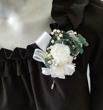 Load image into Gallery viewer, Preserved lapels pin-on corsages
