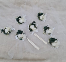 Load image into Gallery viewer, Preserved lapels pin-on corsages
