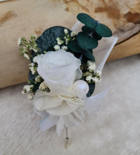 Load image into Gallery viewer, Preserved lapels pin-on corsages
