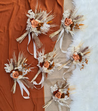 Load image into Gallery viewer, Rustic rusty &amp; neutral preserved bridesmaids bouquets
