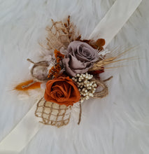 Load image into Gallery viewer, Rusty &amp; natural fully preserved corsages
