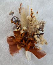 Load image into Gallery viewer, Father of the Bride rustic buttonhole
