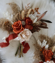 Load image into Gallery viewer, Bridesmaids bouquets in rustic style
