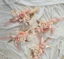 Load image into Gallery viewer, Bridesmaids bouquets blush &amp; neutral&nbsp;
