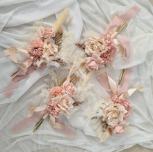 Load image into Gallery viewer, Bridesmaids bouquets blush &amp; neutral&nbsp;
