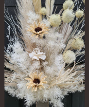 Load image into Gallery viewer, Boho Everlasting flowers arrangement
