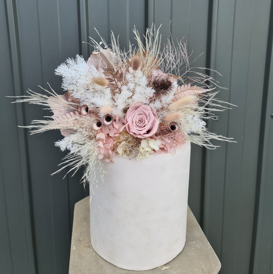 X - Dusty pink preserved flowers cake topper