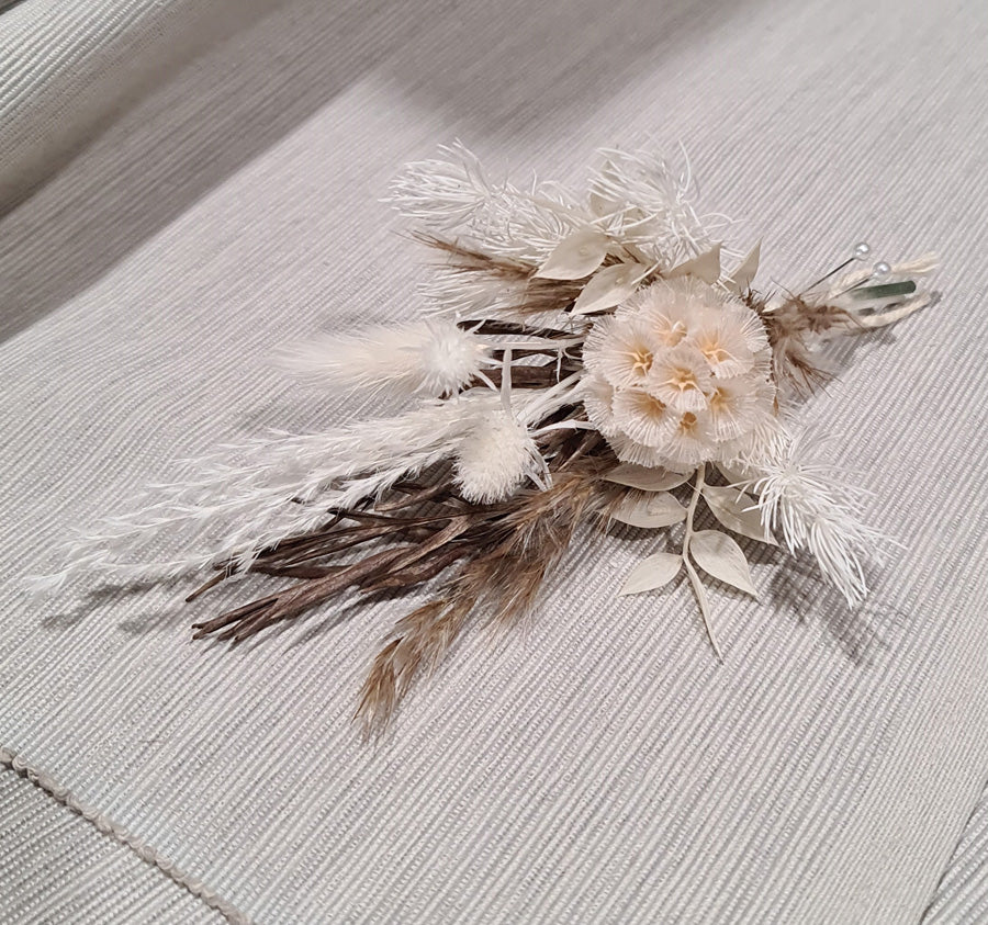 X - Boho style groom's buttonhole