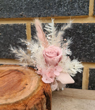 Load image into Gallery viewer, X - Preserved buttonhole - blush
