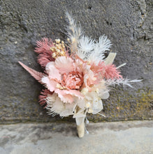 Load image into Gallery viewer, X - Blush buttonhole - silk &amp; preserved
