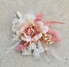 Load image into Gallery viewer, X - Blush buttonhole - silk &amp; preserved
