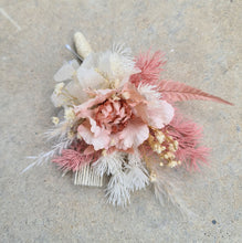 Load image into Gallery viewer, X - Blush buttonhole - silk &amp; preserved
