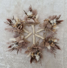 Load image into Gallery viewer, X - Everlasting buttonholes - rustic boho
