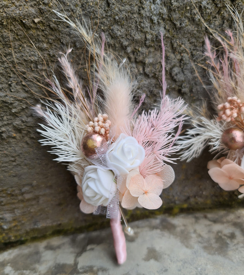 X - Groomsman buttonholes - blush