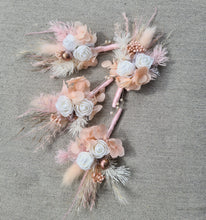 Load image into Gallery viewer, X - Groomsman buttonholes - blush
