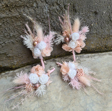 Load image into Gallery viewer, X - Groomsman buttonholes - blush
