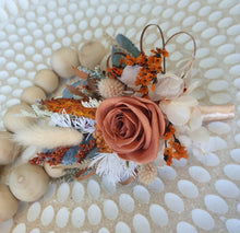 Load image into Gallery viewer, X - Preserved rose buttonholes
