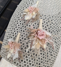 Load image into Gallery viewer, X - Everlasting buttonholes - blush
