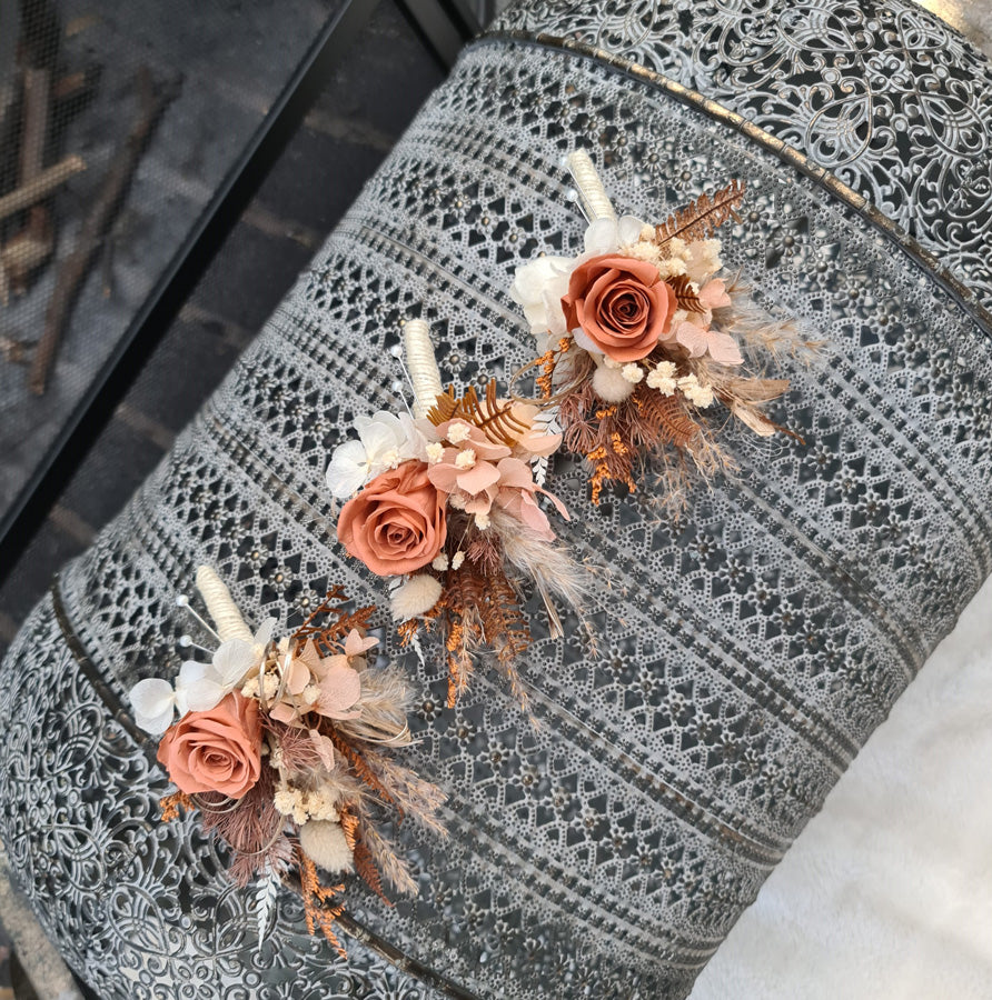 X - Rustic everlasting flowers buttonholes