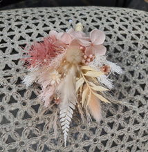 Load image into Gallery viewer, X - Preserved blush buttonholes
