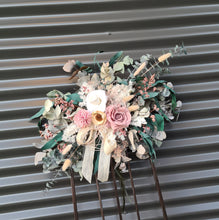 Load image into Gallery viewer, X - Welcome sign flowers silk &amp; preserved
