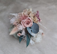 Load image into Gallery viewer, X - Wedding buttonholes preserved green &amp; pink
