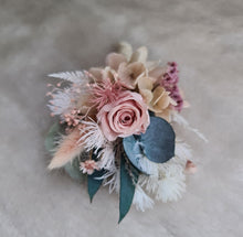 Load image into Gallery viewer, X - Wedding buttonholes preserved green &amp; pink
